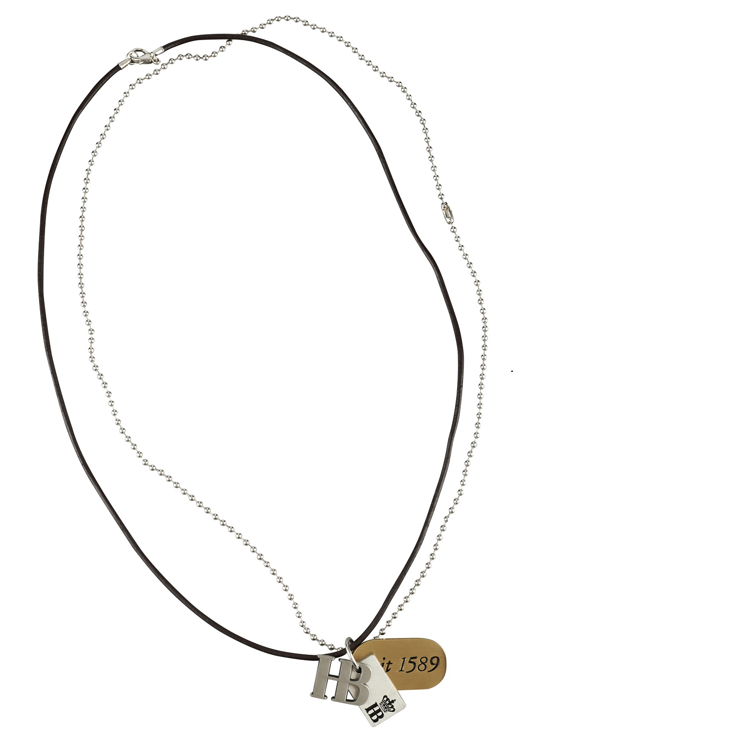 Doppelkette bestehend aus einer silbernen Kugelkette und einem braunen Lederband mit Anhängern: silbernes HB-Logo, kleine Plakette und goldfarbener Anhänger mit Gravur 'seit 1589'