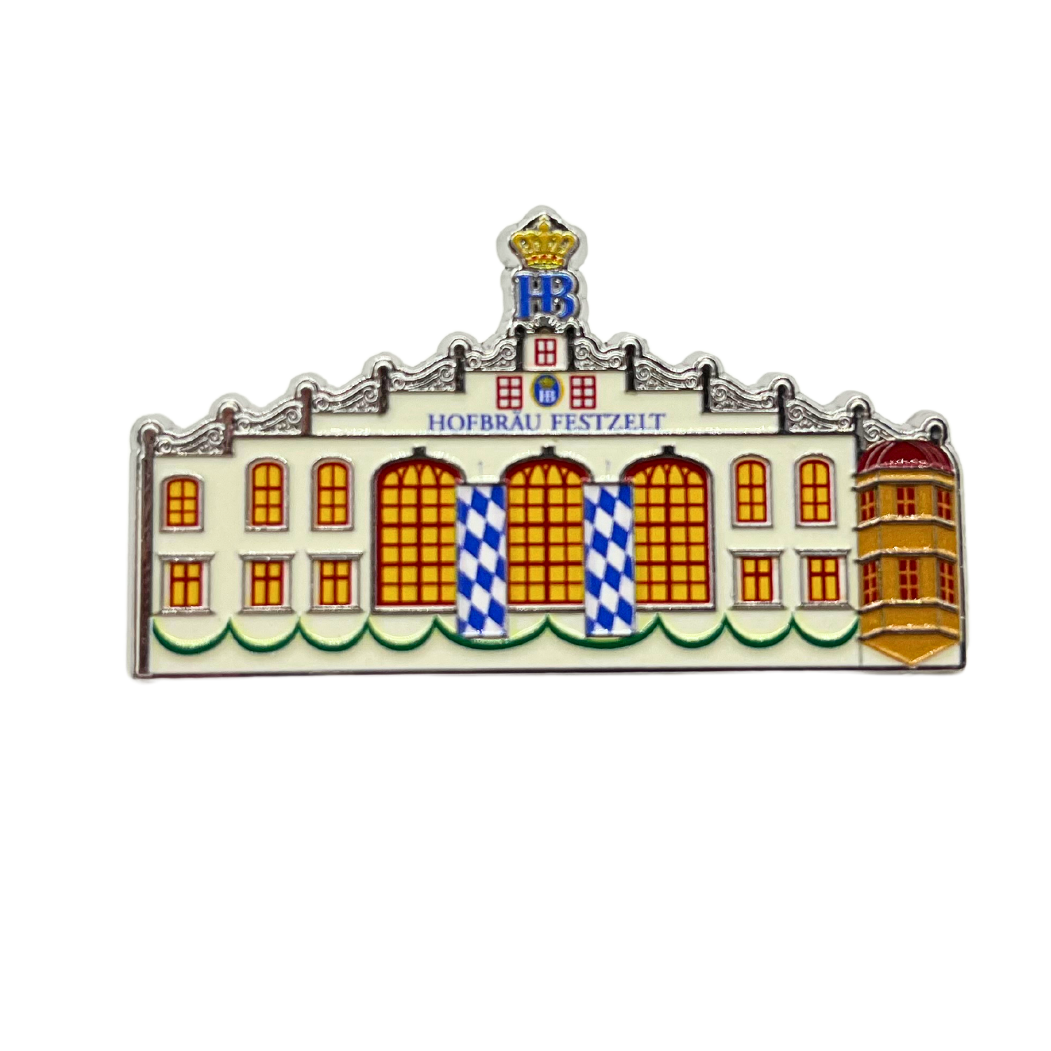 Emaille-Pin mit Darstellung des Hofbräu-Festzelts, einem bekannten Festzelt auf dem Münchner Oktoberfest. Die Fassade des Gebäudes ist detailreich gestaltet mit mehreren Fenstern und zwei zentral hängenden blau-weiß karierten Fahnen. Über dem Eingang steh
