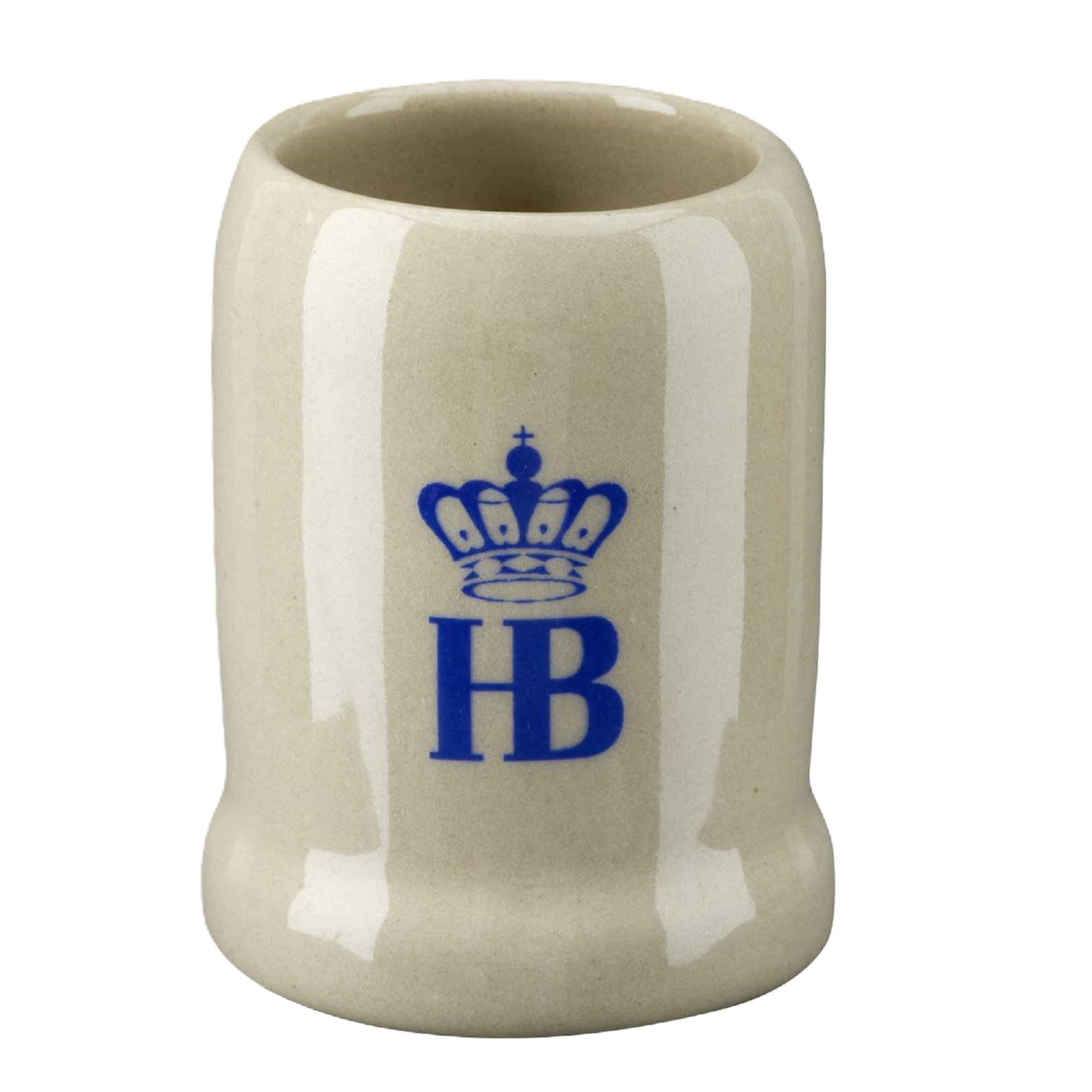 Steingut-Schnapsglas in traditioneller Keferloher Form. Auf der Vorderseite ist das blaue HB-Logo (Hofbräuhaus) mit einer Krone abgebildet.