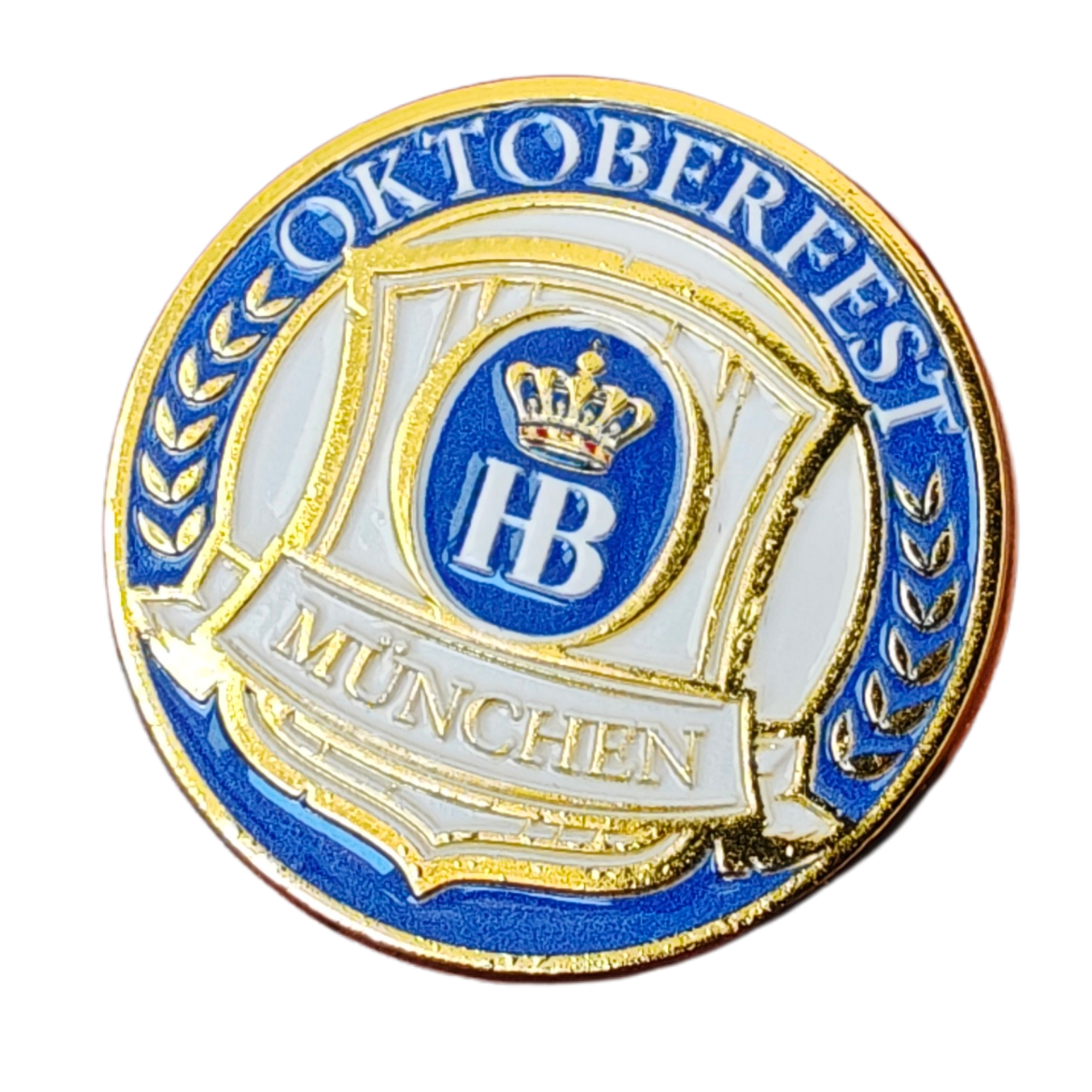 „Runder Magnet mit gold-blauem Oktoberfest-Logo, zentralem HB-Wappen mit Krone und den Schriftzügen ‚Oktoberfest‘ oben und ‚München‘ unten.“