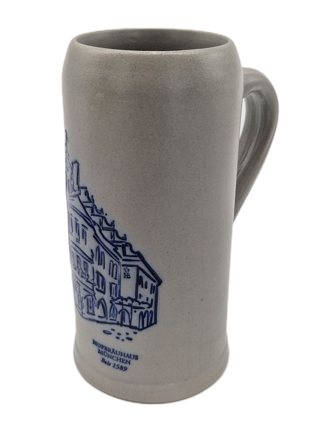 Grauer Hofbräuhaus-Steinkrug mit Henkel und blauer Zeichnung der Hofbräuhaus-Fassade, freigestellt auf transparentem Hintergrund.