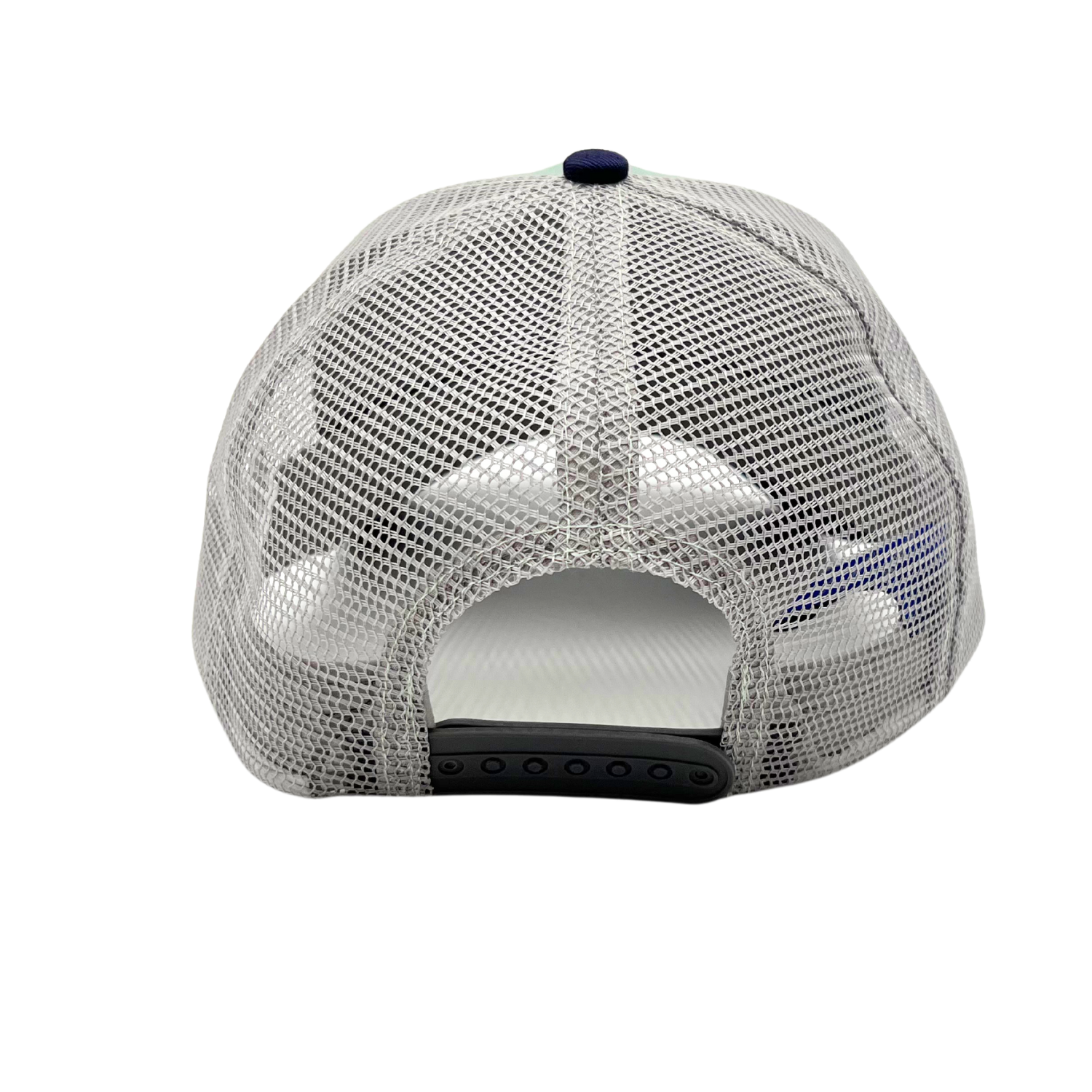 Rückansicht einer grauen Hofbräuhaus-Trucker-Cap mit Mesh-Einsatz und Druckknopfverschluss